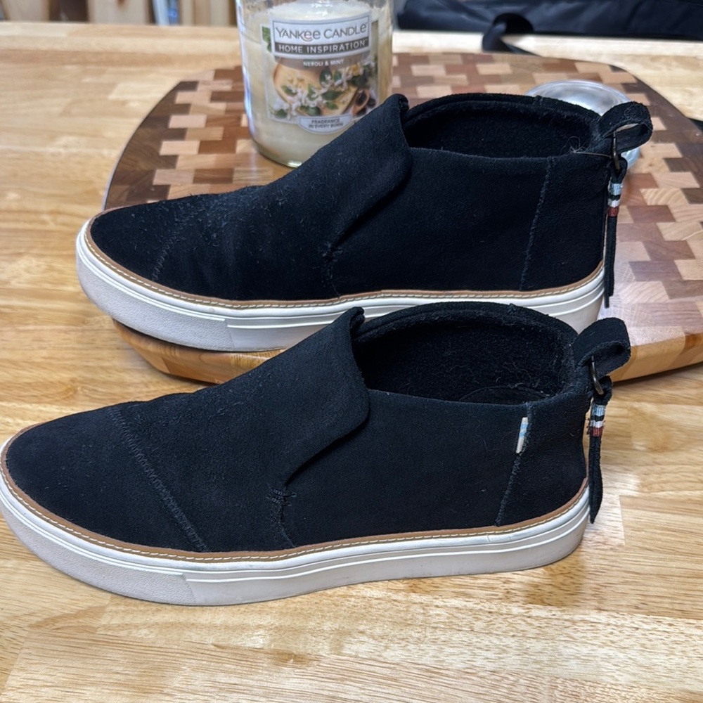 Women’s Toms Black Shoed - Picture 3 of 8
